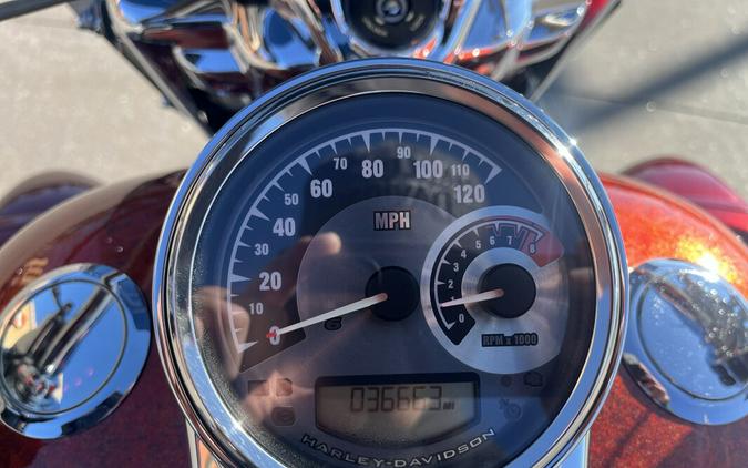 2013 Harley-Davidson® CVO™ Road King® FLHRSE5 BURGUNDY BLAZE 954435