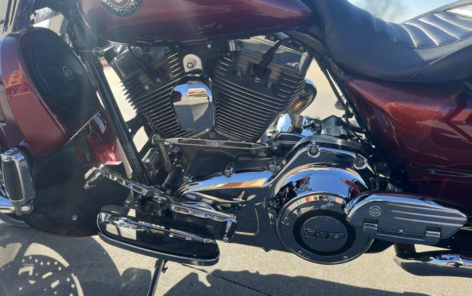 2013 Harley-Davidson® CVO™ Road King® FLHRSE5 BURGUNDY BLAZE 954435