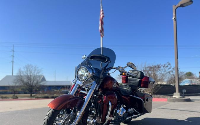 2013 Harley-Davidson® CVO™ Road King® FLHRSE5 BURGUNDY BLAZE 954435