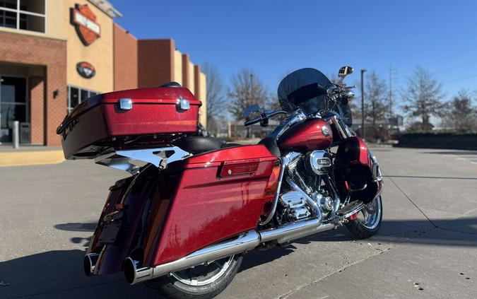 2013 Harley-Davidson® CVO™ Road King® FLHRSE5 BURGUNDY BLAZE 954435