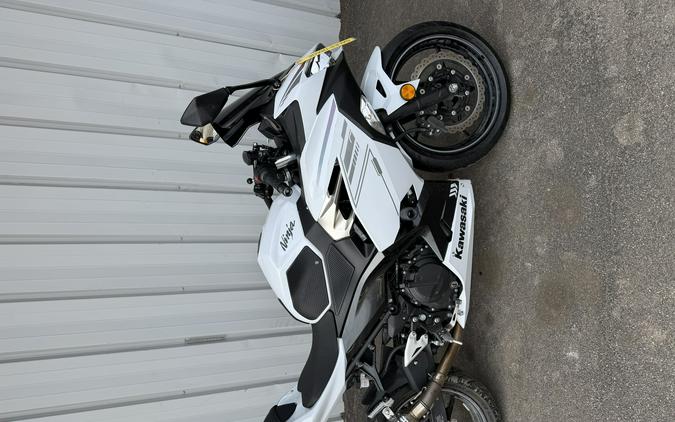 2023 Kawasaki Ninja® 400 Base