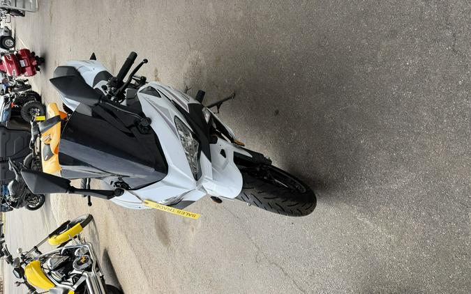 2023 Kawasaki Ninja® 400 Base