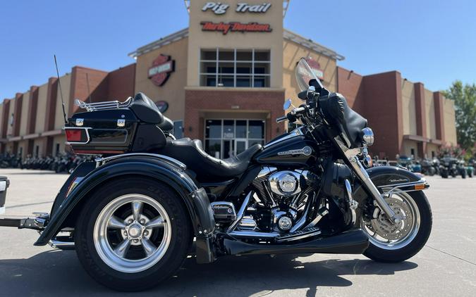 2006 Harley-Davidson® FLHTCUI Electra Glide® Ultra Classic® BLACK PEACE OFFICER 673974