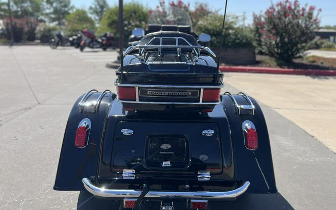2006 Harley-Davidson® FLHTCUI Electra Glide® Ultra Classic® BLACK PEACE OFFICER 673974