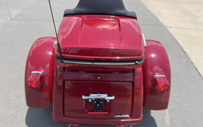 2021 Harley-Davidson® FLHTCUTG Tri Glide® Ultra Billiard Red 856209