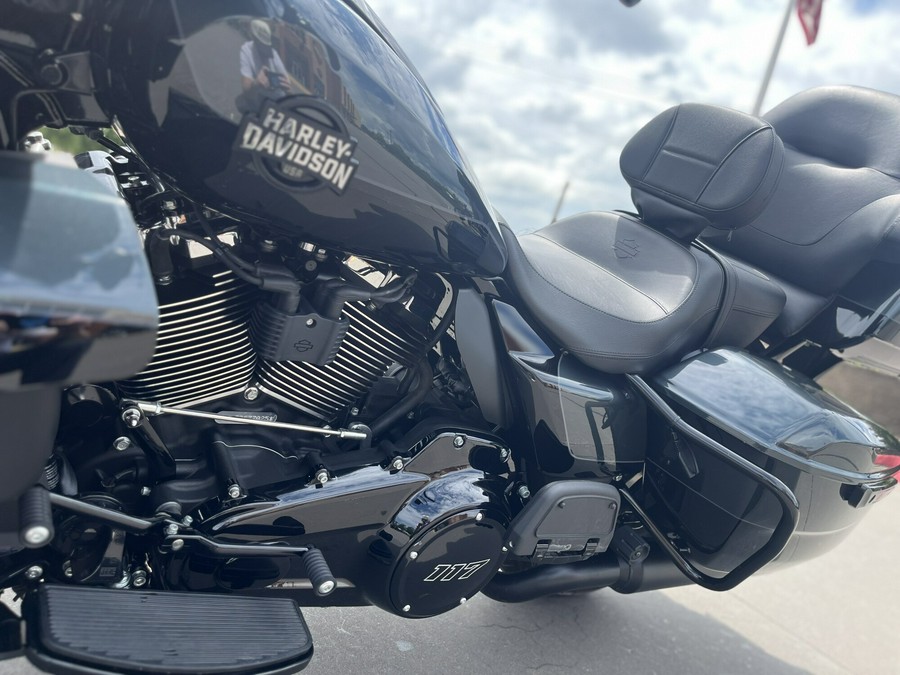 2025 Harley-Davidson® FLHXU Street Glide® Ultra IRN HRSE MT/BLK 637025