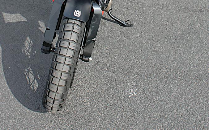 2023 HUSQVARNA Svartpilen 401