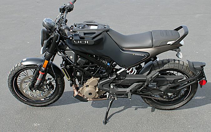 2023 HUSQVARNA Svartpilen 401