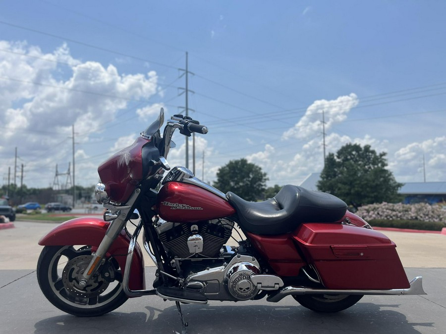 2013 Harley-Davidson® FLHX Street Glide® EMBR RED SUNGLO 667974
