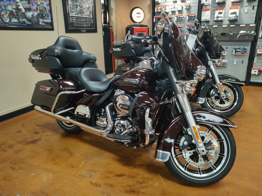 2014 Harley-Davidson Electra Glide® Ultra Classic® Blackened Cayenne