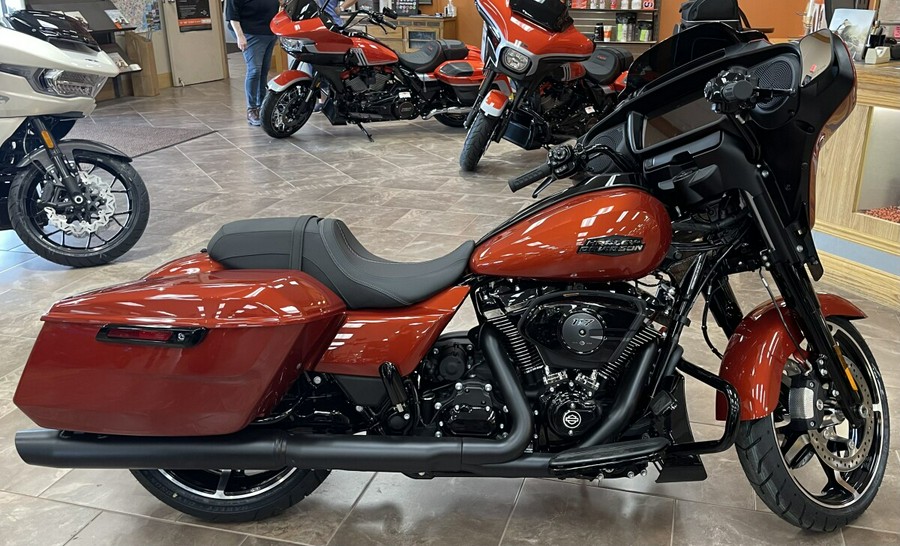 2024 Harley-Davidson Street Glide® Whiskey Fire - Black Finish