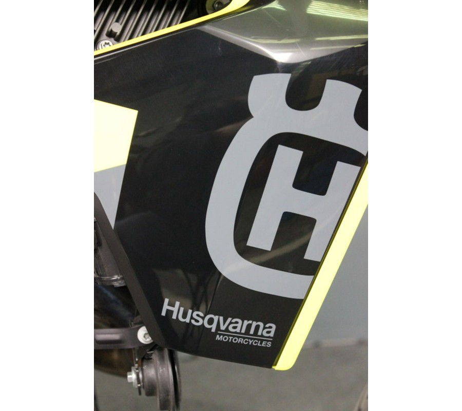 2023 Husqvarna Supermoto 701