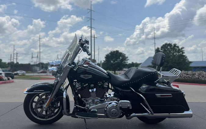 2017 Harley-Davidson® FLHR Road King® Two-Tone Black Hills Gold/Black Quartz 649968