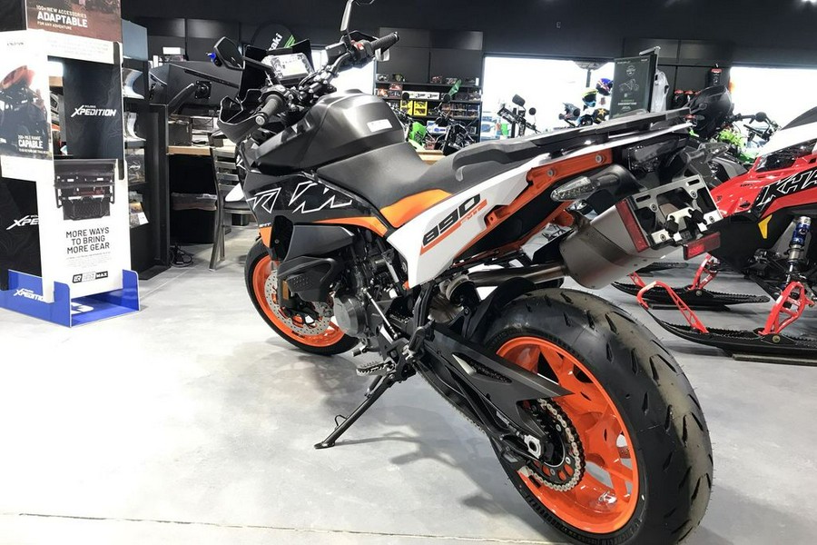 2024 KTM 890 SMT