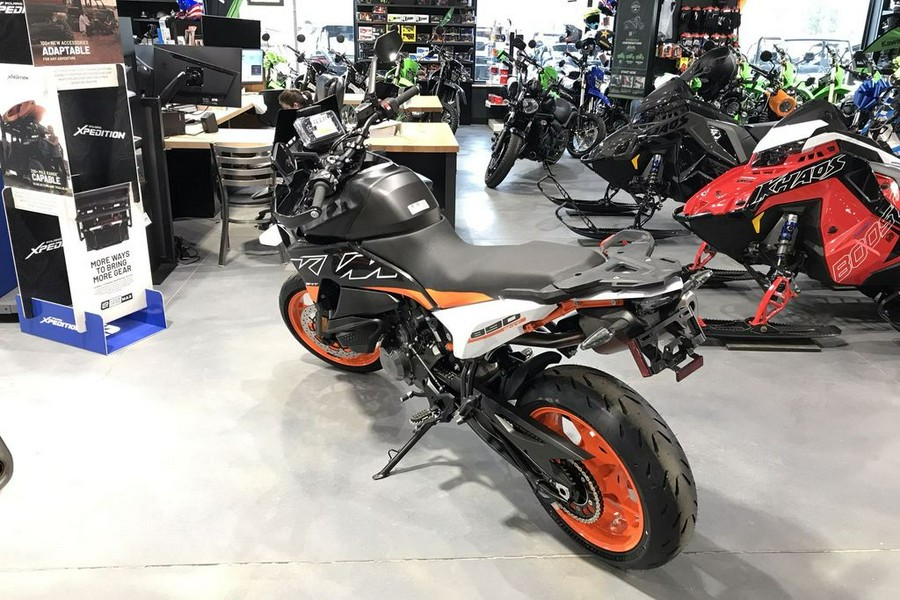 2024 KTM 890 SMT