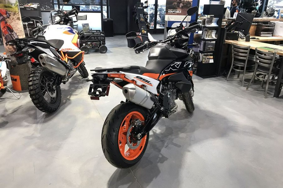 2024 KTM 890 SMT