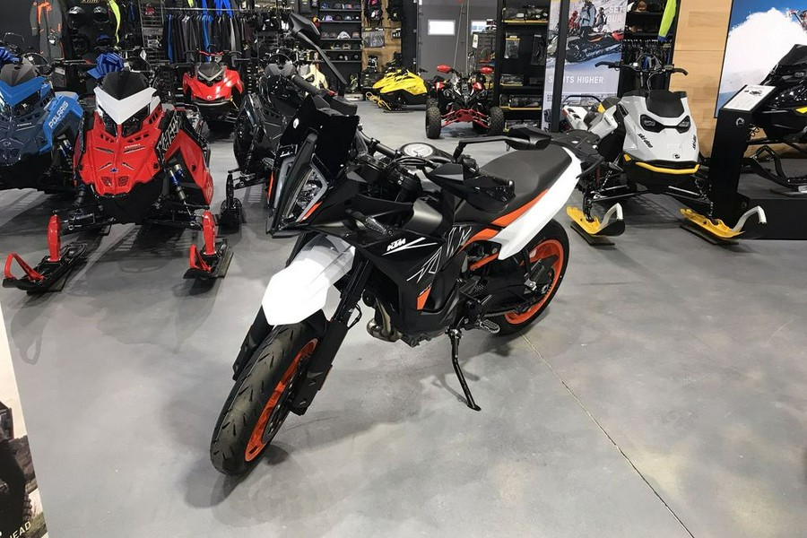 2024 KTM 890 SMT