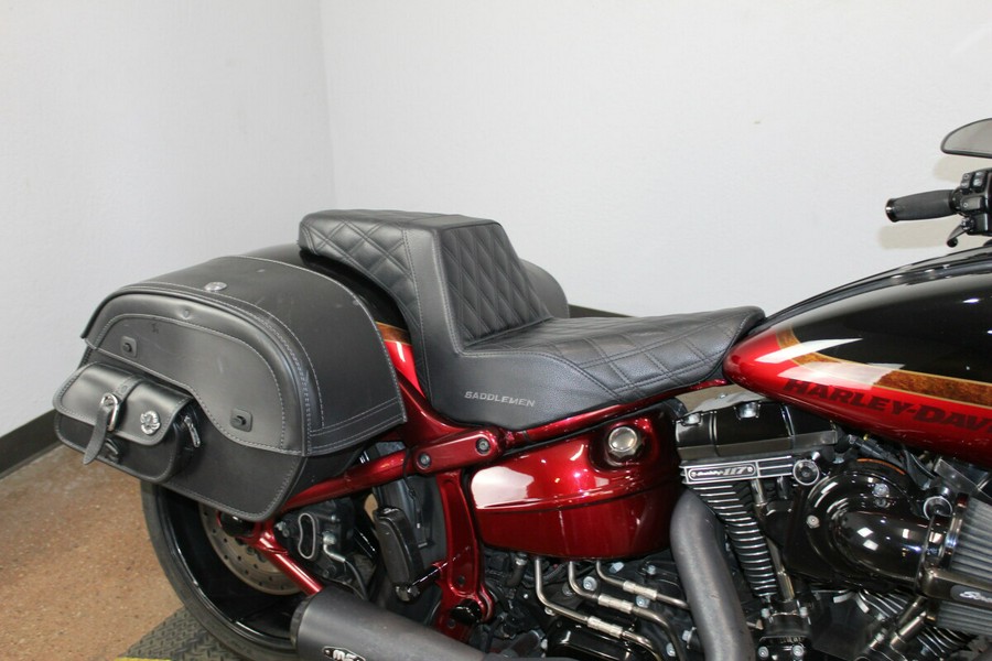 Harley-Davidson® CVO™ Pro Street Breakout® 2017 FXSE 955203DT SF BLK/SCRD APL W/PINSTRIPE