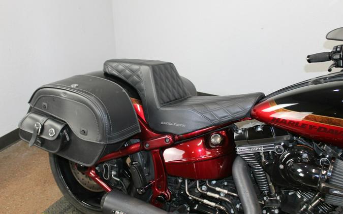 Harley-Davidson® CVO™ Pro Street Breakout® 2017 FXSE 955203DT SF BLK/SCRD APL W/PINSTRIPE