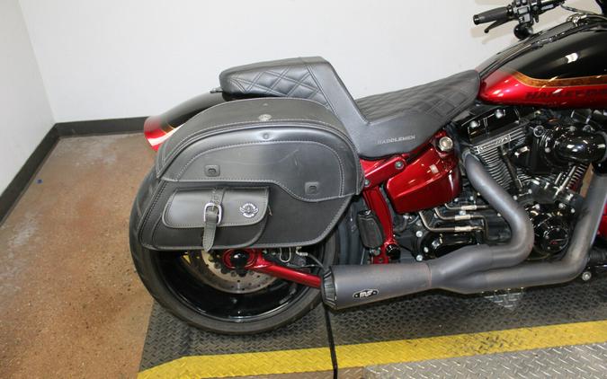 Harley-Davidson® CVO™ Pro Street Breakout® 2017 FXSE 955203DT SF BLK/SCRD APL W/PINSTRIPE