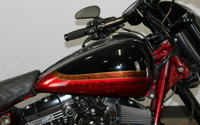 Harley-Davidson® CVO™ Pro Street Breakout® 2017 FXSE 955203DT SF BLK/SCRD APL W/PINSTRIPE