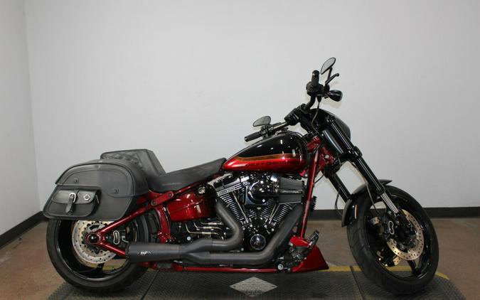 Harley-Davidson® CVO™ Pro Street Breakout® 2017 FXSE 955203DT SF BLK/SCRD APL W/PINSTRIPE