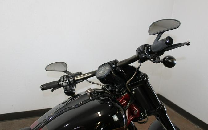 Harley-Davidson® CVO™ Pro Street Breakout® 2017 FXSE 955203DT SF BLK/SCRD APL W/PINSTRIPE