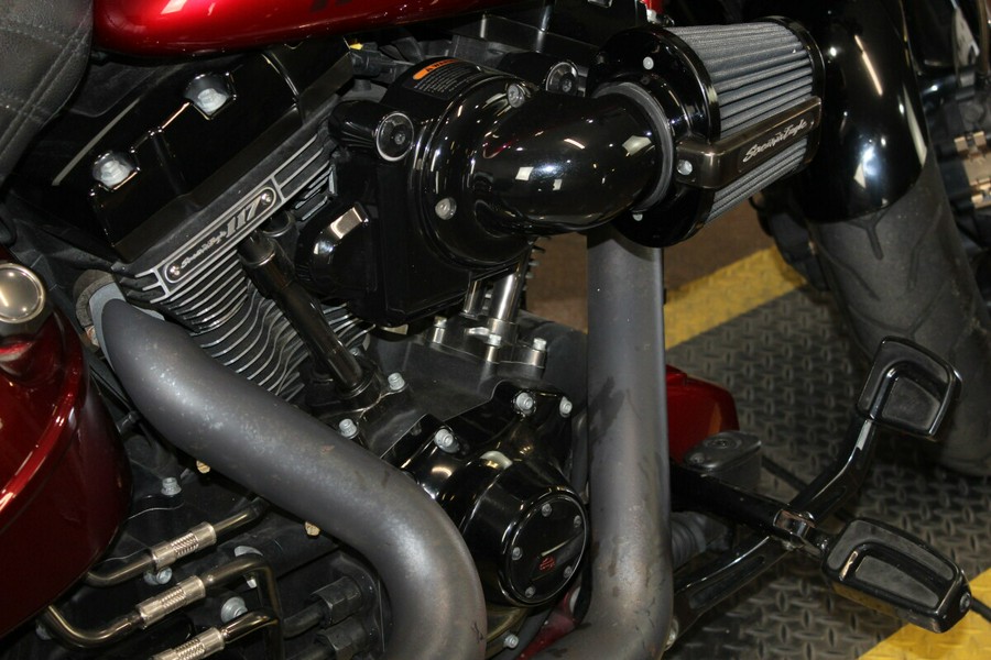 Harley-Davidson® CVO™ Pro Street Breakout® 2017 FXSE 955203DT SF BLK/SCRD APL W/PINSTRIPE