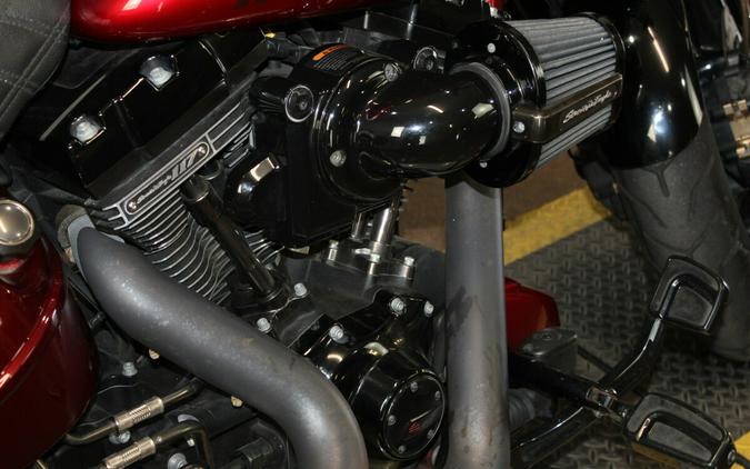 Harley-Davidson® CVO™ Pro Street Breakout® 2017 FXSE 955203DT SF BLK/SCRD APL W/PINSTRIPE