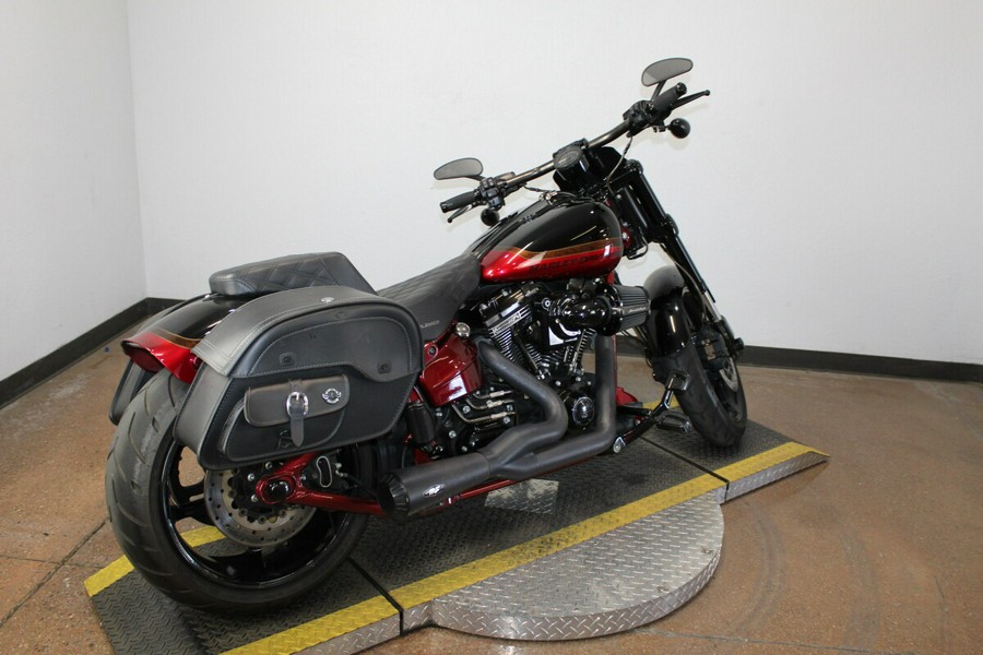 Harley-Davidson® CVO™ Pro Street Breakout® 2017 FXSE 955203DT SF BLK/SCRD APL W/PINSTRIPE