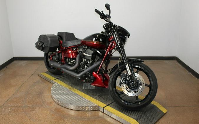 Harley-Davidson® CVO™ Pro Street Breakout® 2017 FXSE 955203DT SF BLK/SCRD APL W/PINSTRIPE