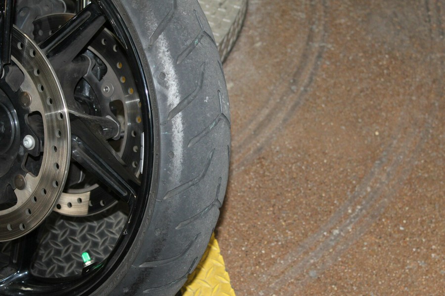 Harley-Davidson® CVO™ Pro Street Breakout® 2017 FXSE 955203DT SF BLK/SCRD APL W/PINSTRIPE