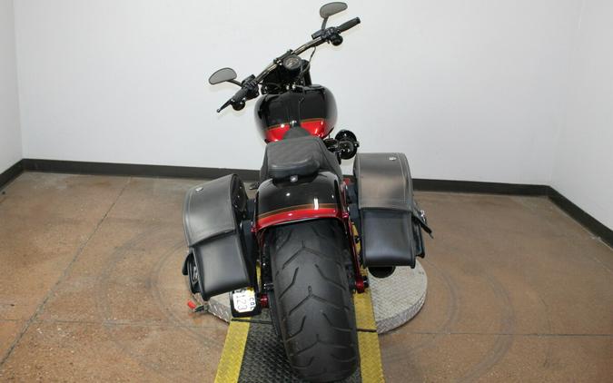 Harley-Davidson® CVO™ Pro Street Breakout® 2017 FXSE 955203DT SF BLK/SCRD APL W/PINSTRIPE