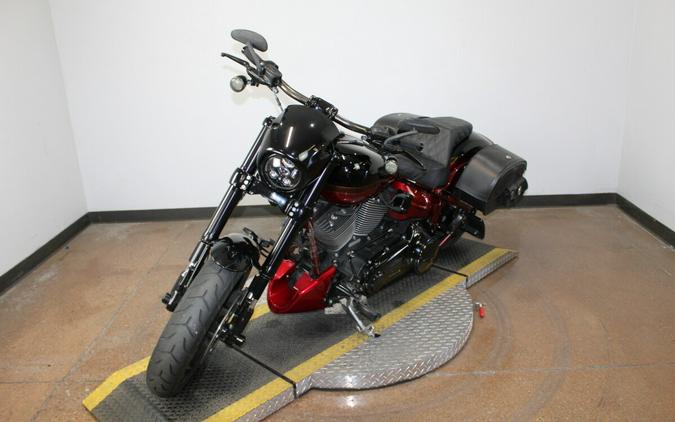 Harley-Davidson® CVO™ Pro Street Breakout® 2017 FXSE 955203DT SF BLK/SCRD APL W/PINSTRIPE