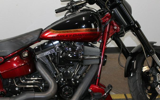 Harley-Davidson® CVO™ Pro Street Breakout® 2017 FXSE 955203DT SF BLK/SCRD APL W/PINSTRIPE