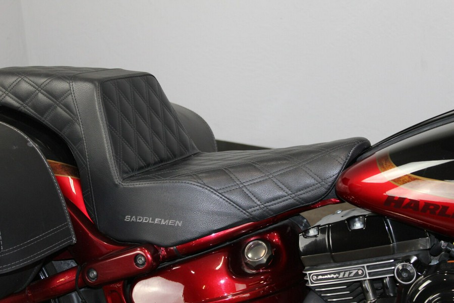 Harley-Davidson® CVO™ Pro Street Breakout® 2017 FXSE 955203DT SF BLK/SCRD APL W/PINSTRIPE