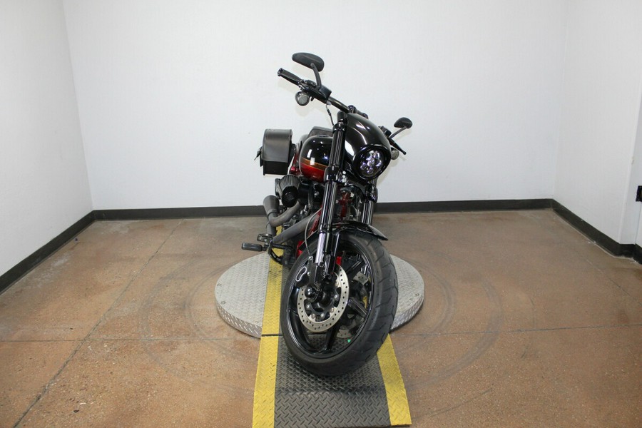 Harley-Davidson® CVO™ Pro Street Breakout® 2017 FXSE 955203DT SF BLK/SCRD APL W/PINSTRIPE