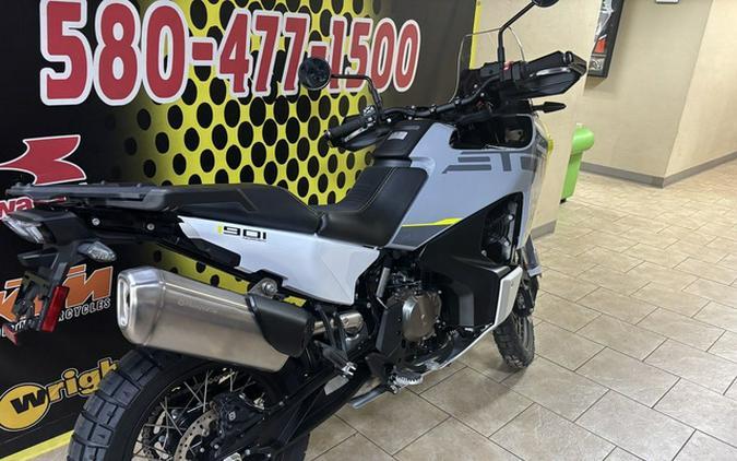 2025 Husqvarna Norden 901