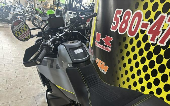 2025 Husqvarna Norden 901