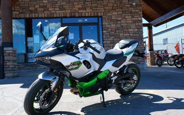 2024 Kawasaki Ninja® 7 Hybrid ABS