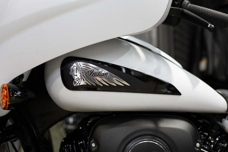 2024 Indian Motorcycle® Chieftain® Dark Horse® w/Powerband Audio Pkg Ghost White Metallic Smoke wit