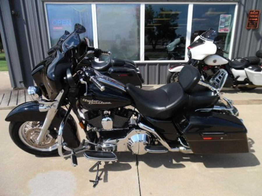 2006 Harley-Davidson® FLHXI