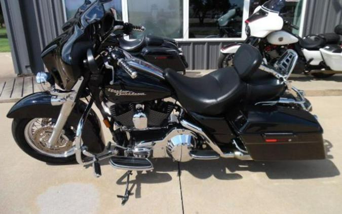 2006 Harley-Davidson® FLHXI