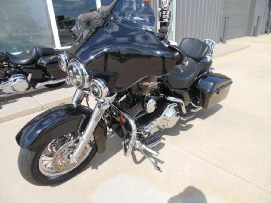 2006 Harley-Davidson® FLHXI