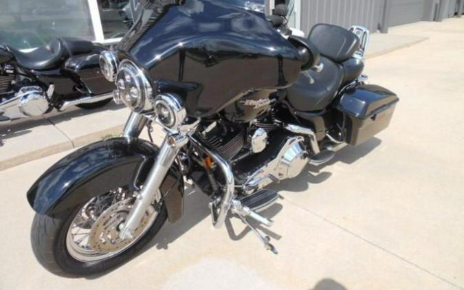 2006 Harley-Davidson® FLHXI