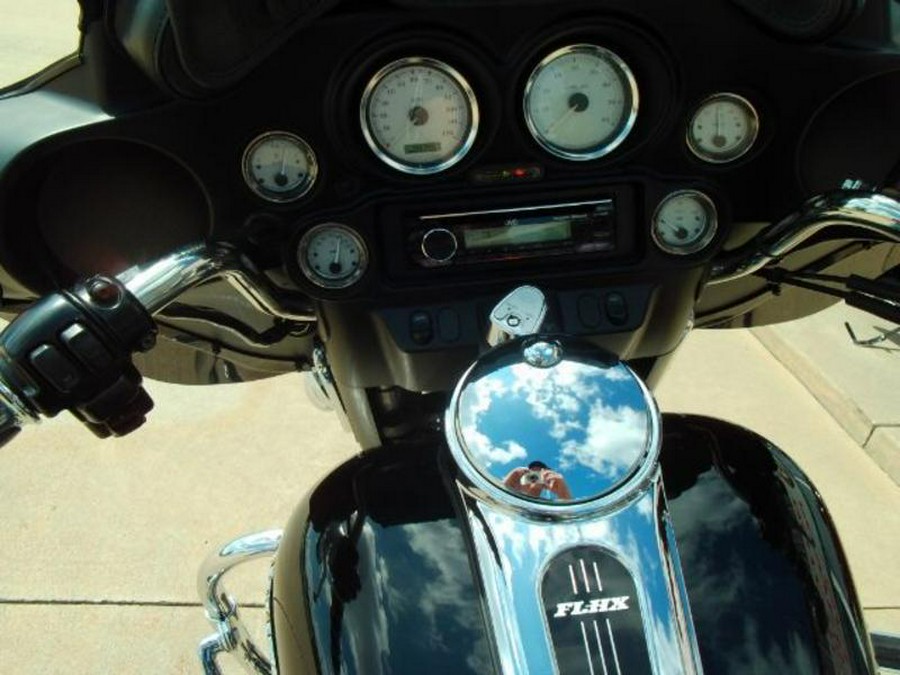 2006 Harley-Davidson® FLHXI