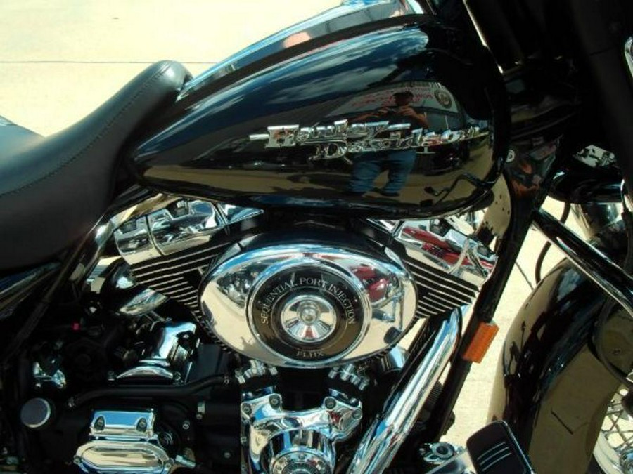 2006 Harley-Davidson® FLHXI