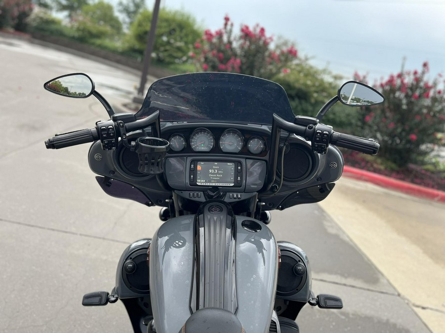 2018 Harley-Davidson® FLHXSE CVO™ Street Glide® Gunship Gray 960249