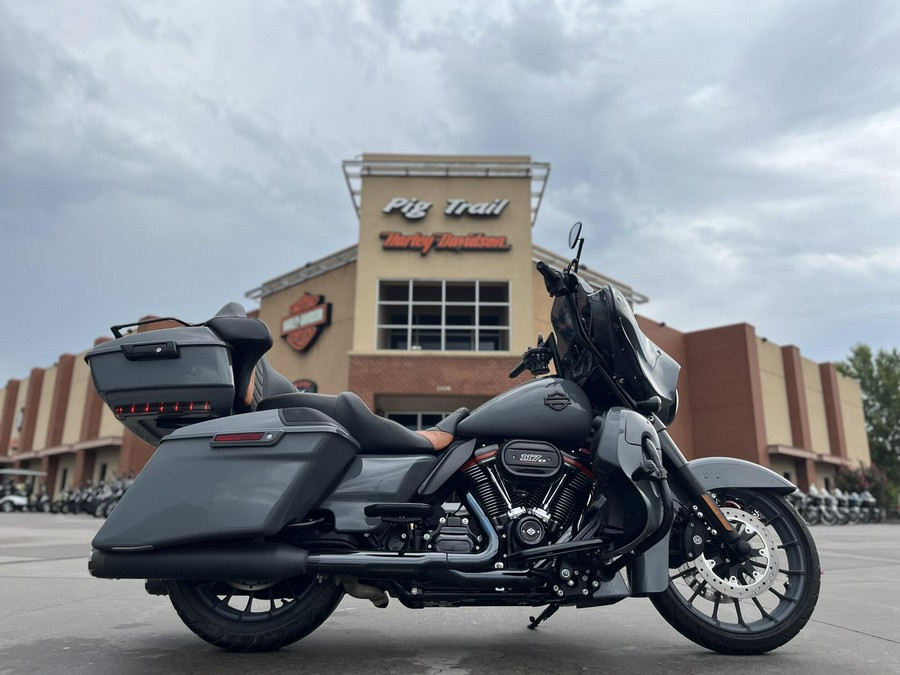 2018 Harley-Davidson® FLHXSE CVO™ Street Glide® Gunship Gray 960249
