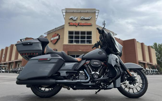 2018 Harley-Davidson® FLHXSE CVO™ Street Glide® Gunship Gray 960249